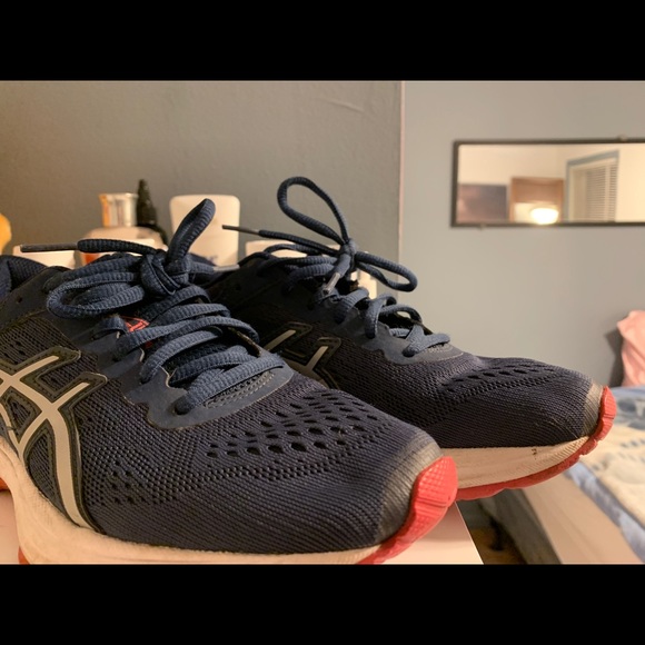 ASICS shoes - Picture 3 of 3